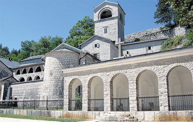 Корона одложила преговоре Митрополије и Владе Црне Горе: Разговори само о промени Закона о вероисповести