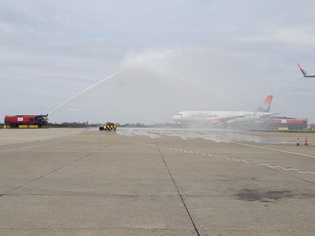 Још један авион носи медицинску помоћ за Србију