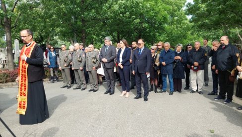 LIČNIM PRIMEROM PODSTICAO VOJNIKE: Državnom ceremonijom na Novom groblju u Beogradu obeleženo 107 godina od smrti Vojvode Radomira Putnika