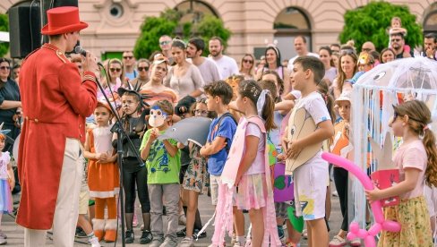 DVA  DANA ČAROBNE SIMFONIJE: Vesela povorka najavila prvi festival klasične muzike za decu  (FOTO)